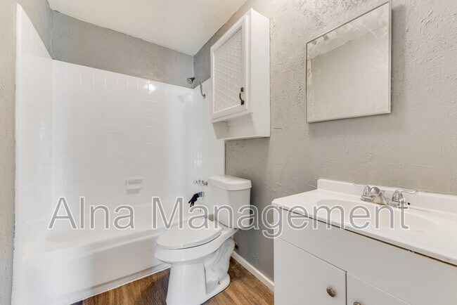 Building Photo - 3108 Oak Hill Rd