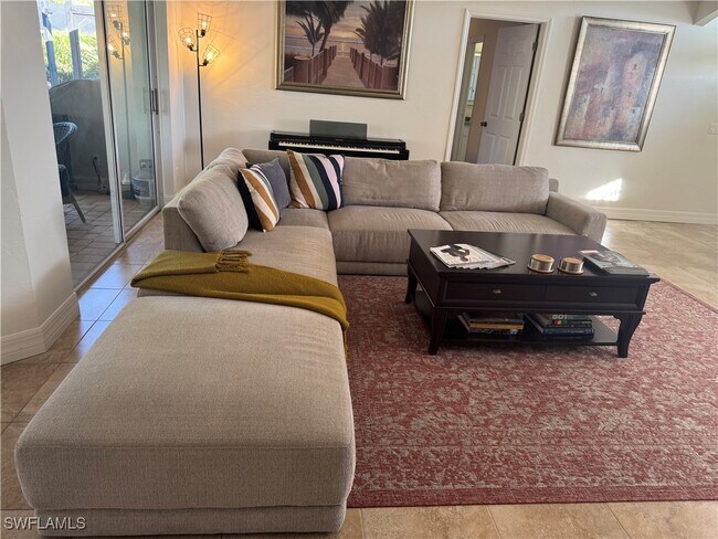 Building Photo - 911 SE 21st Ln