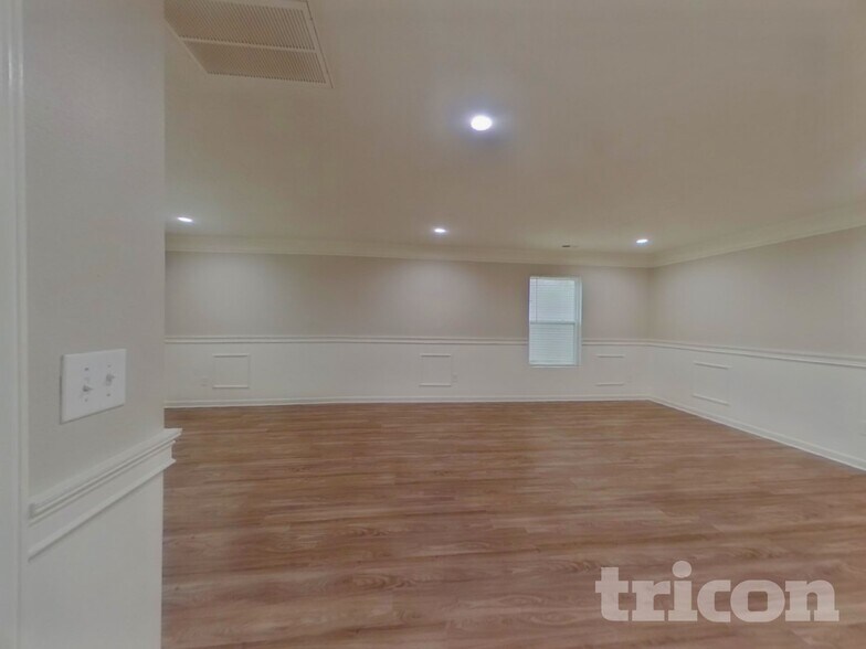 Building Photo - 9821 Bayview Pkwy