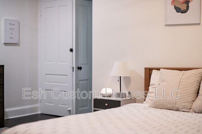 Building Photo - 419 W Orange St