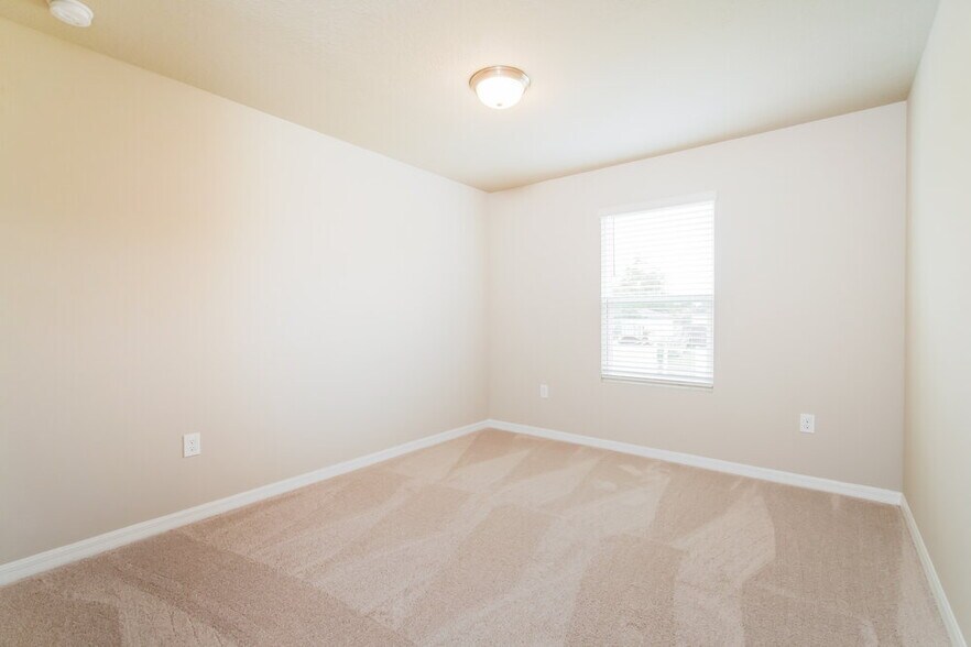 Building Photo - 1022 Oak Vly Dr