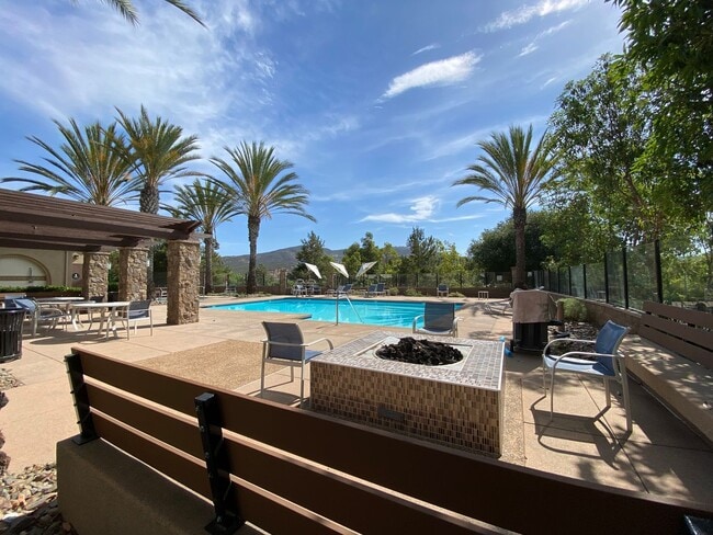 Building Photo - 3bedroom 3 bath home in the Solaire Commun...