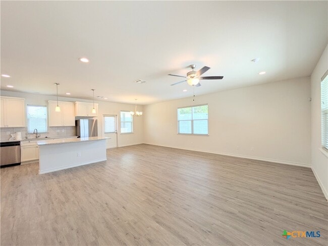 Building Photo - 360 Caveside Dr