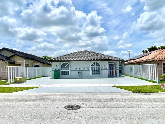 Primary Photo - 5500 SW 142nd Pl