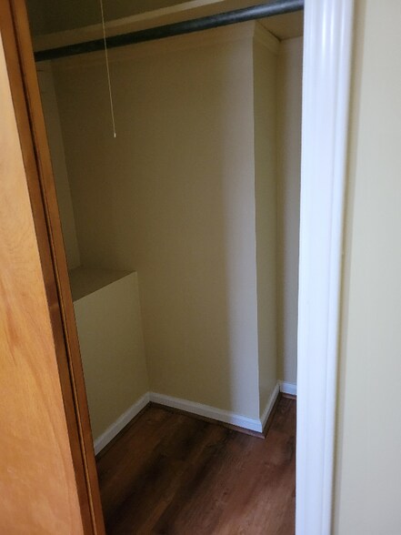 Building Photo - 2726 Riverside Rd