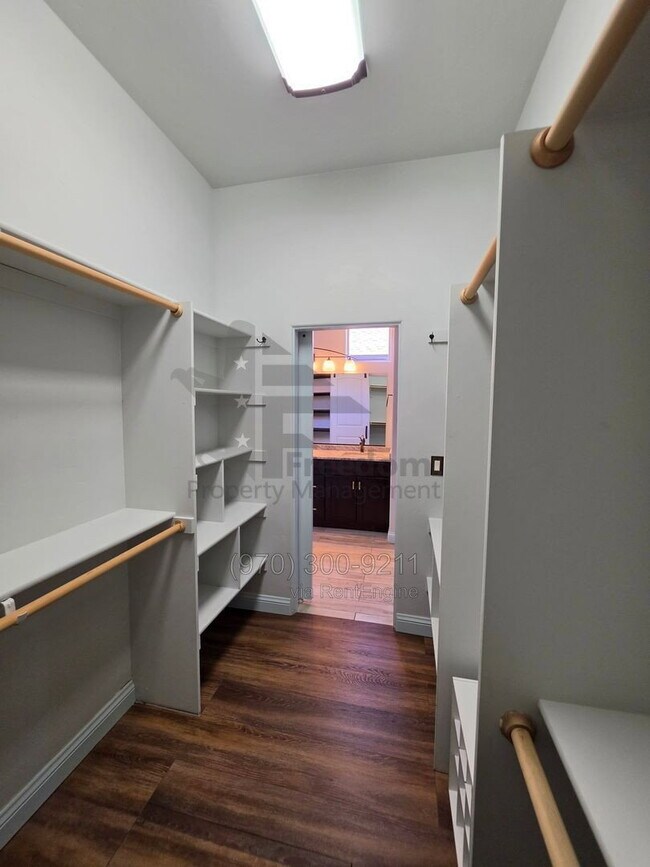 Building Photo - 2096 Two Wood Dr