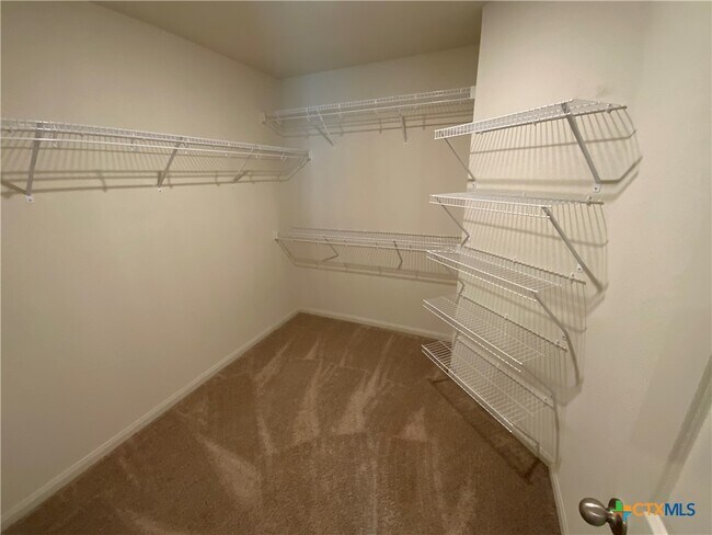 Building Photo - 208 Allington Cir
