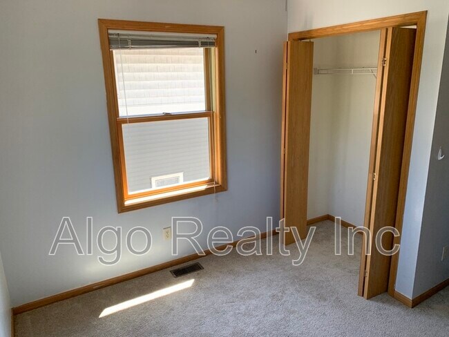 Building Photo - 2827 N Aldrich Ave