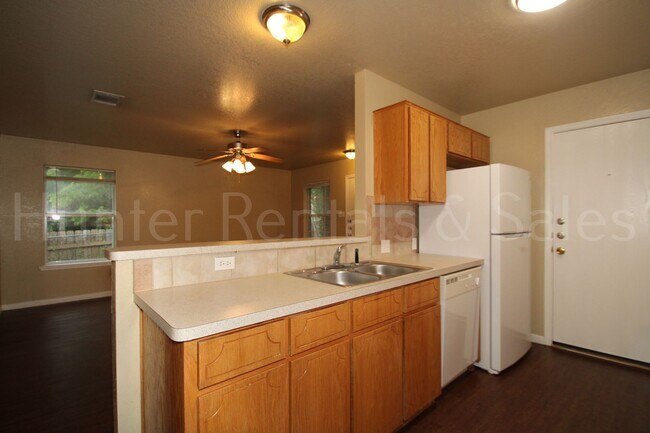 Building Photo - Awesome Duplex in Harker Heights
