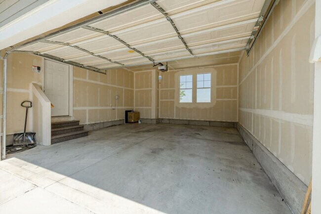 Building Photo - 5032 Bear Trap Dr
