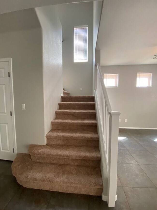 Building Photo - Southern Highlands 4 Bedroom- Single Famil...