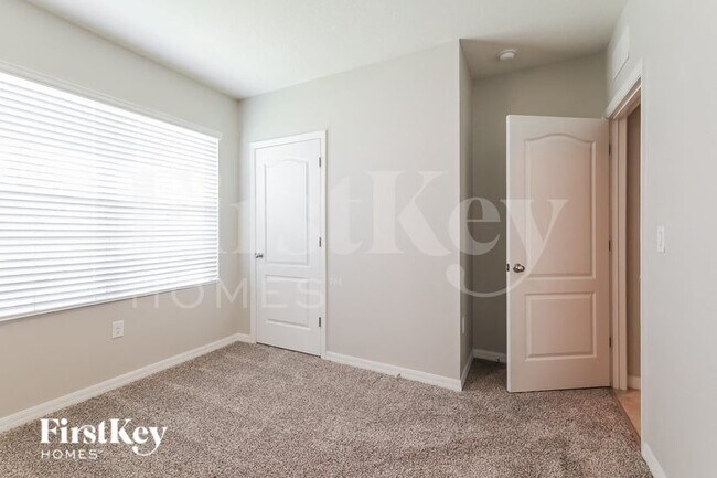 Building Photo - 401 Panda Pl