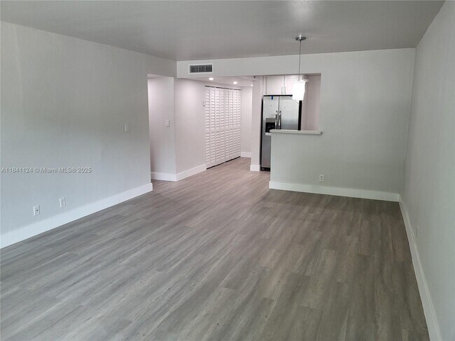 Building Photo - 9125 SW 77th Ave