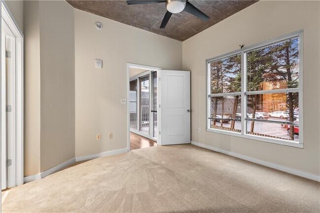 Building Photo - 250 Pharr Rd NE