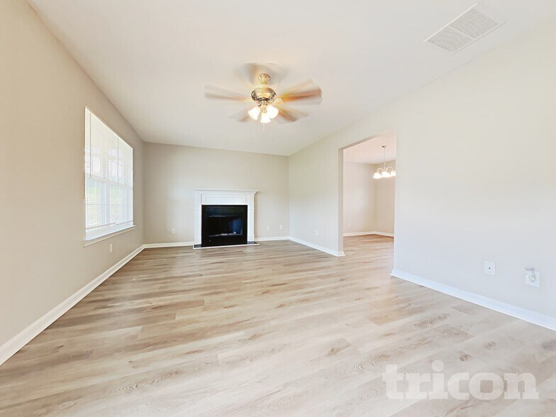 Building Photo - 405 Tori Dr