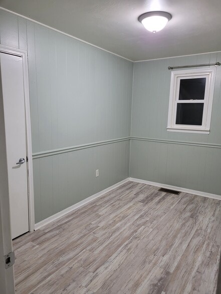 Building Photo - 209 W Green St