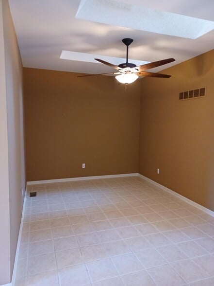 Building Photo - 52232 Silvanna Ln