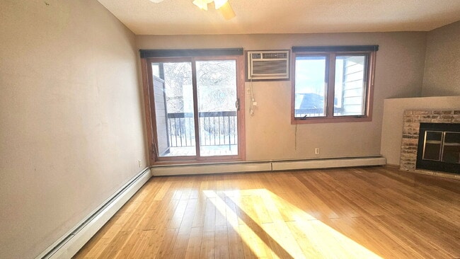 Building Photo - "Charming 2-Bedroom 1 bath Condo with 1000 Sq Ft of Comfort in Plymouth, MN!"