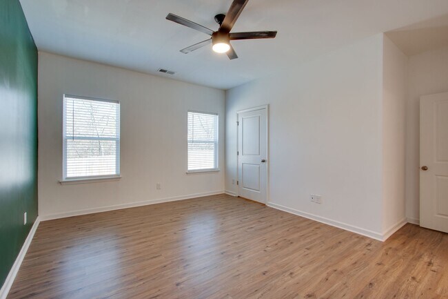 Building Photo - 1872 Holdens Hollow