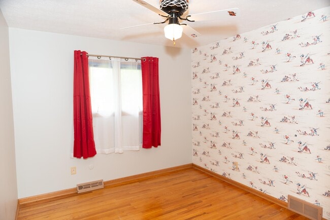 Building Photo - 10976 Shaker Dr