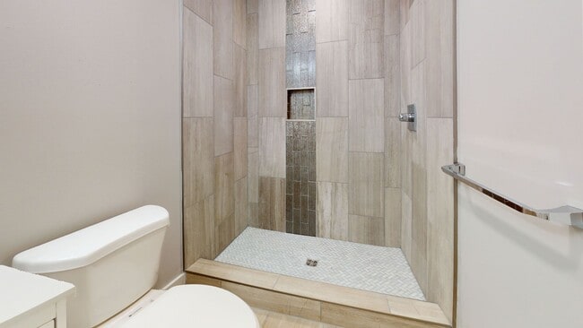 Building Photo - $1595 per Bedroom | Fort Sanders – Walk to...