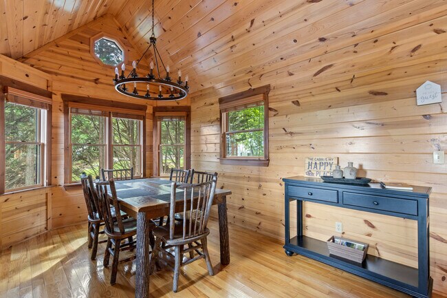 Building Photo - 202 Oak Ledge Rd