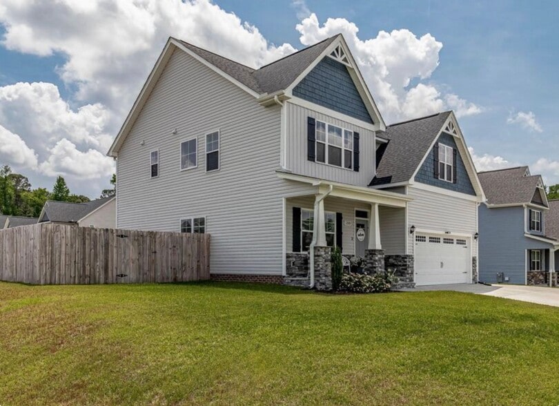 Building Photo - 300 Stonebridge Dr