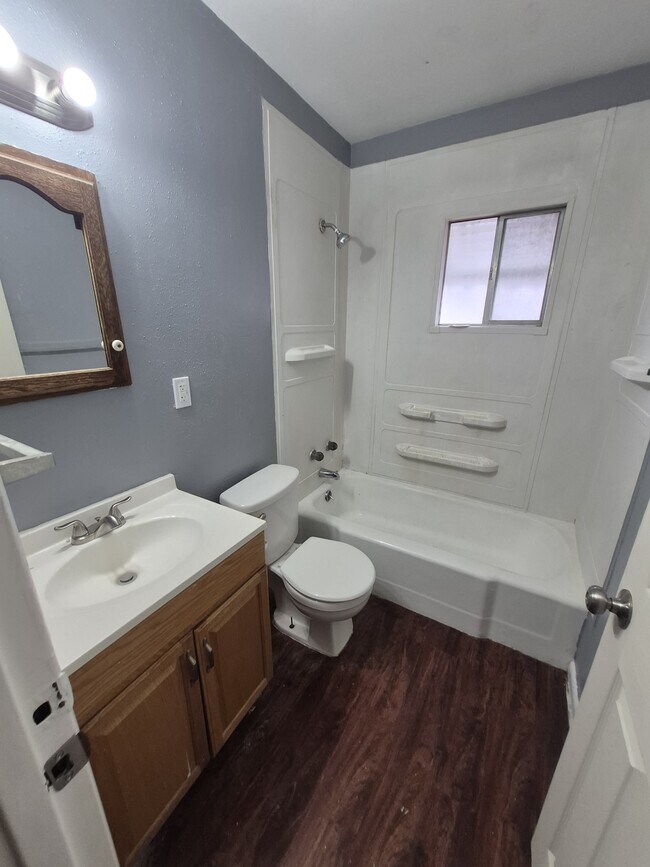 Building Photo - 9611 Winkler Dr