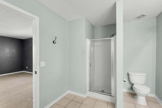 Building Photo - LAKE FRONT HOME & GATED COMMUNITY WITH COMMUNITY POOL IN NAVARRE!