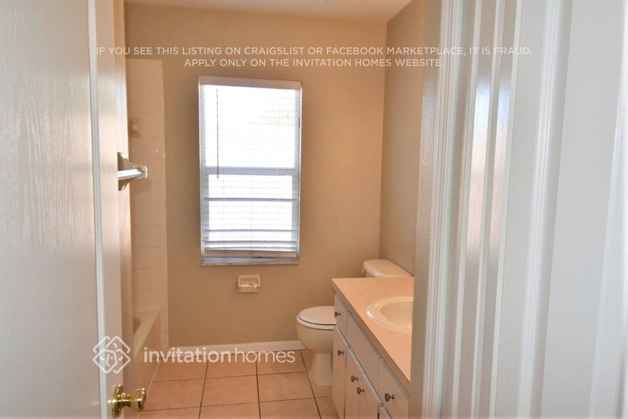 Building Photo - 9712 Laurel Ledge Dr