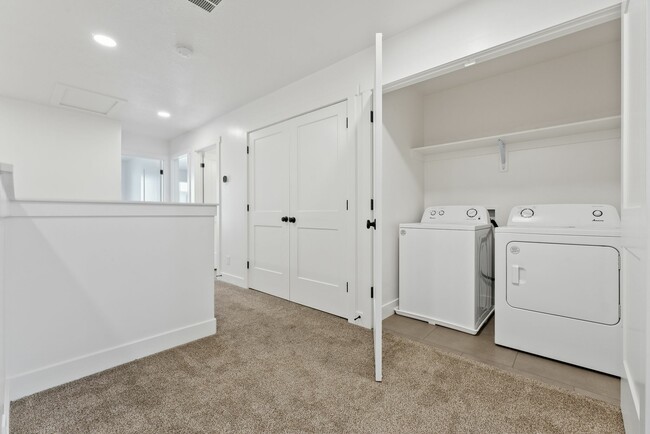 Adams Laundry Room - Madison Towns