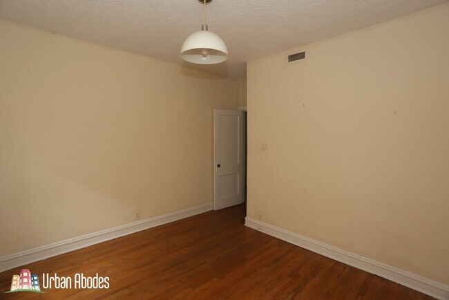 Building Photo - 3517 N Racine Ave