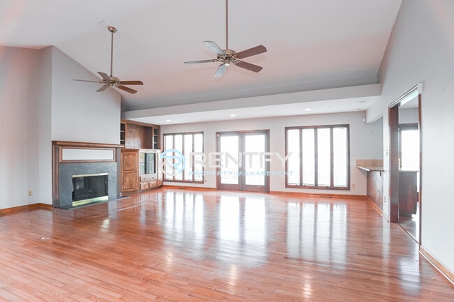 Building Photo - 123 Tiger Ln