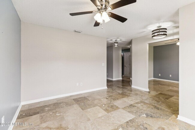 Building Photo - 14018 Fish Eagle Dr E