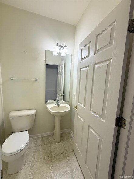 Building Photo - 6122 Cherrywood Dr