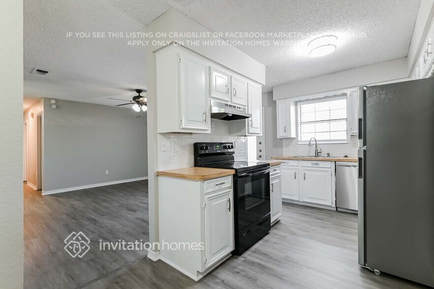 Building Photo - 203 Briar Creek Dr