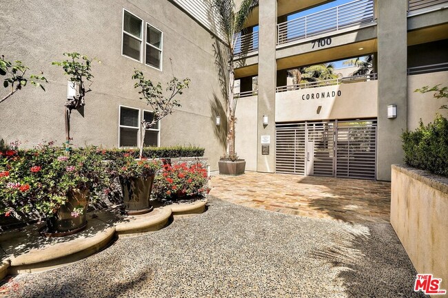 Building Photo - 7100 Playa Vista Dr