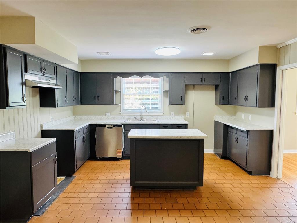 Building Photo - 2804 Sumter Ave