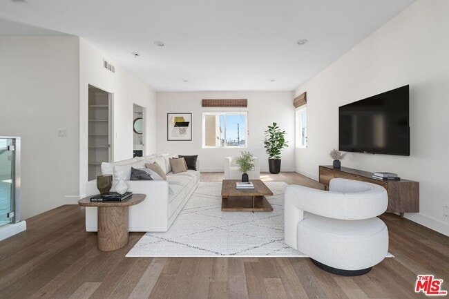 Building Photo - 1745 S Barrington Ave