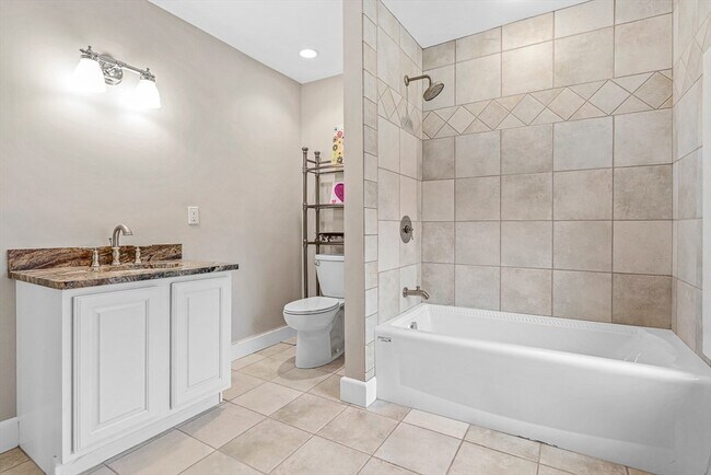 Building Photo - 34 Glen Rd