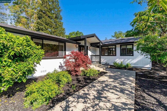 Building Photo - 2424 San Miguel Dr