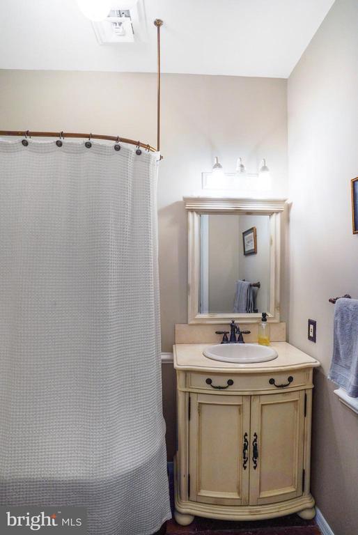 Building Photo - 7153 Main St