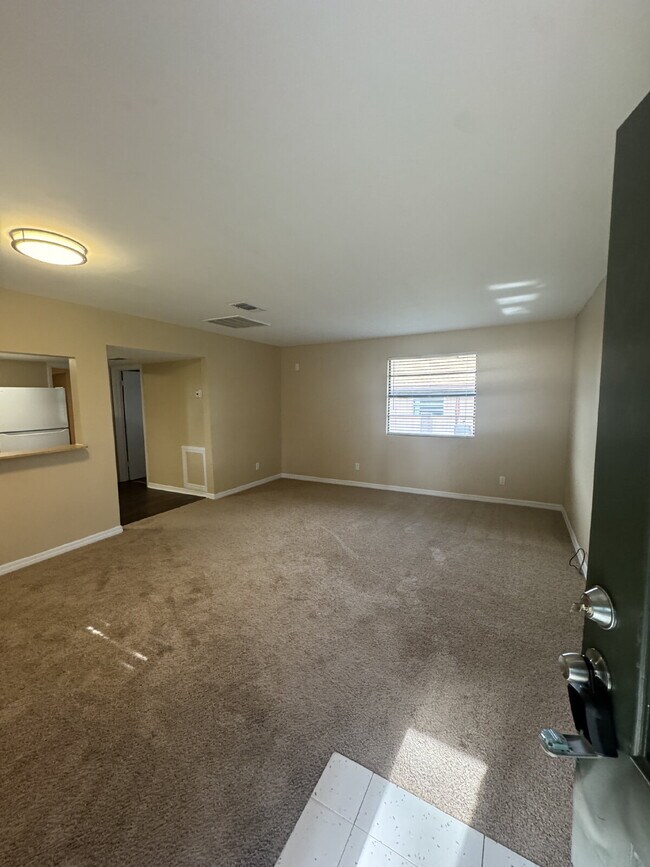 Building Photo - "Charming 1-Bedroom Retreat with Full Bath...