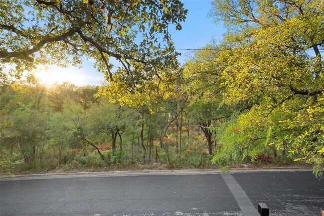 Building Photo - 2209 Rae Dell Ave