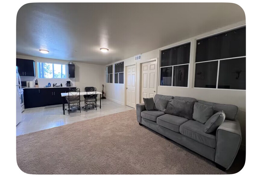 Building Photo - 4828 McKinley Ave