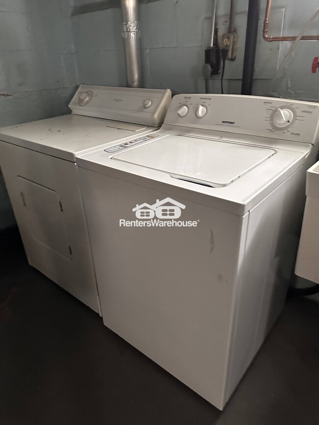 Building Photo - 3501 22nd Ave S