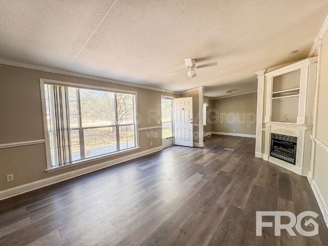 Building Photo - 2057 Oakley Rd