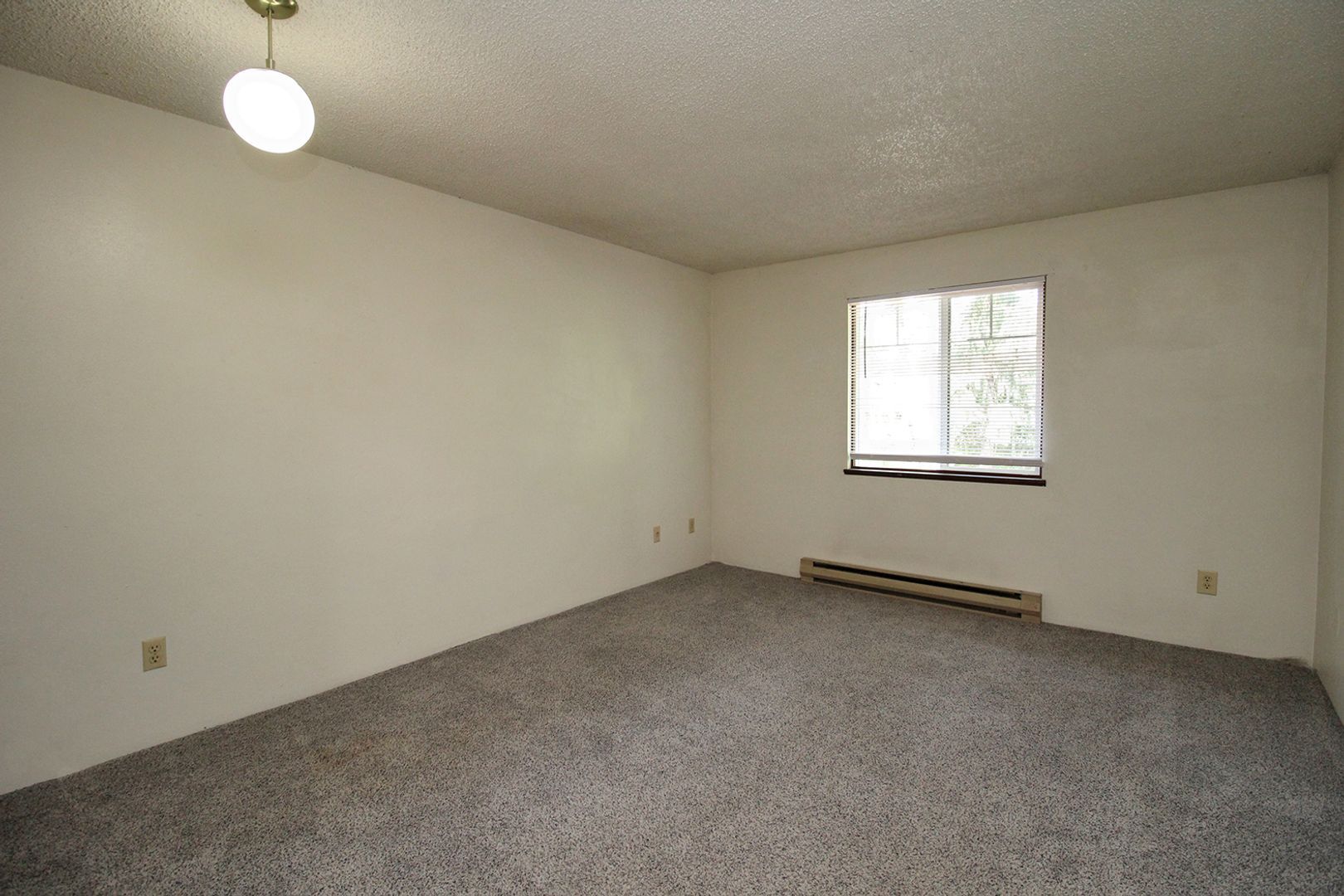 Building Photo - 5704 SW Beaverton Hillsdale Hwy