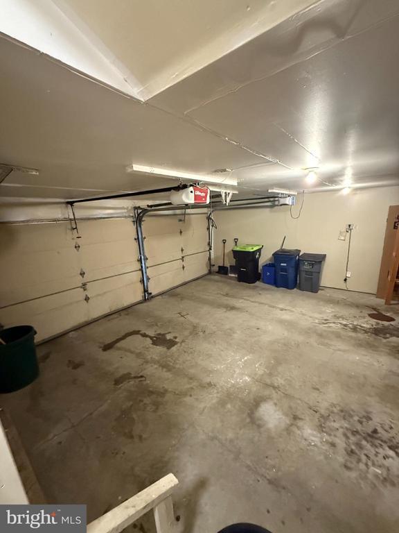 Building Photo - 10 Candlelight Ct