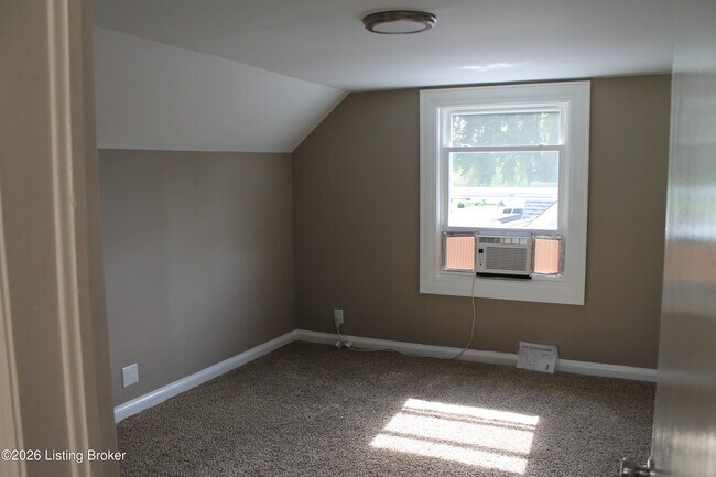 Building Photo - 528 Harris Pl